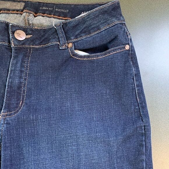Lee curvy fit boot cut approximately 29/30.5 - Picture 5 of 11
